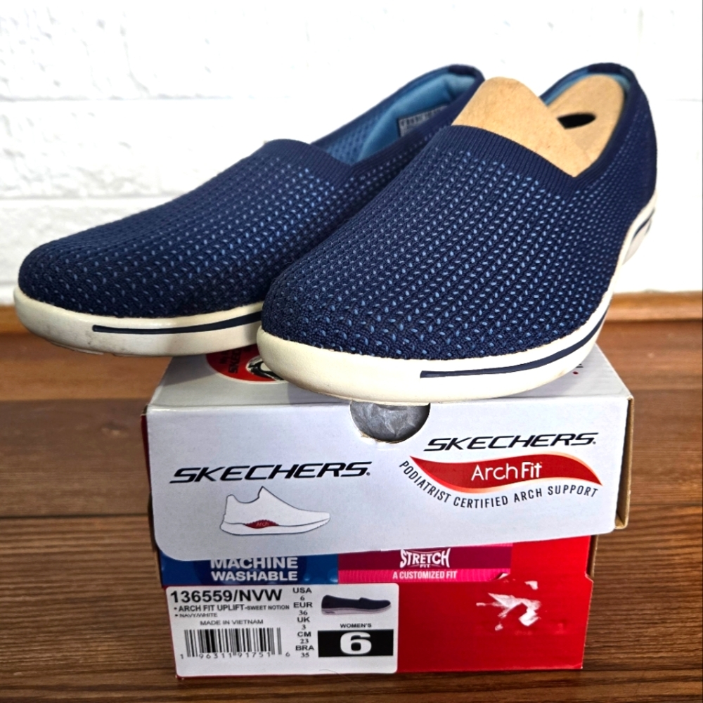 Skechers Arch Fit Uplift Sweet Notion Navy/White 136559 Size 6